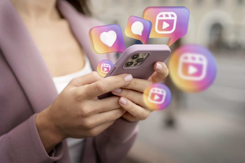 INSTAGRAM ADS
